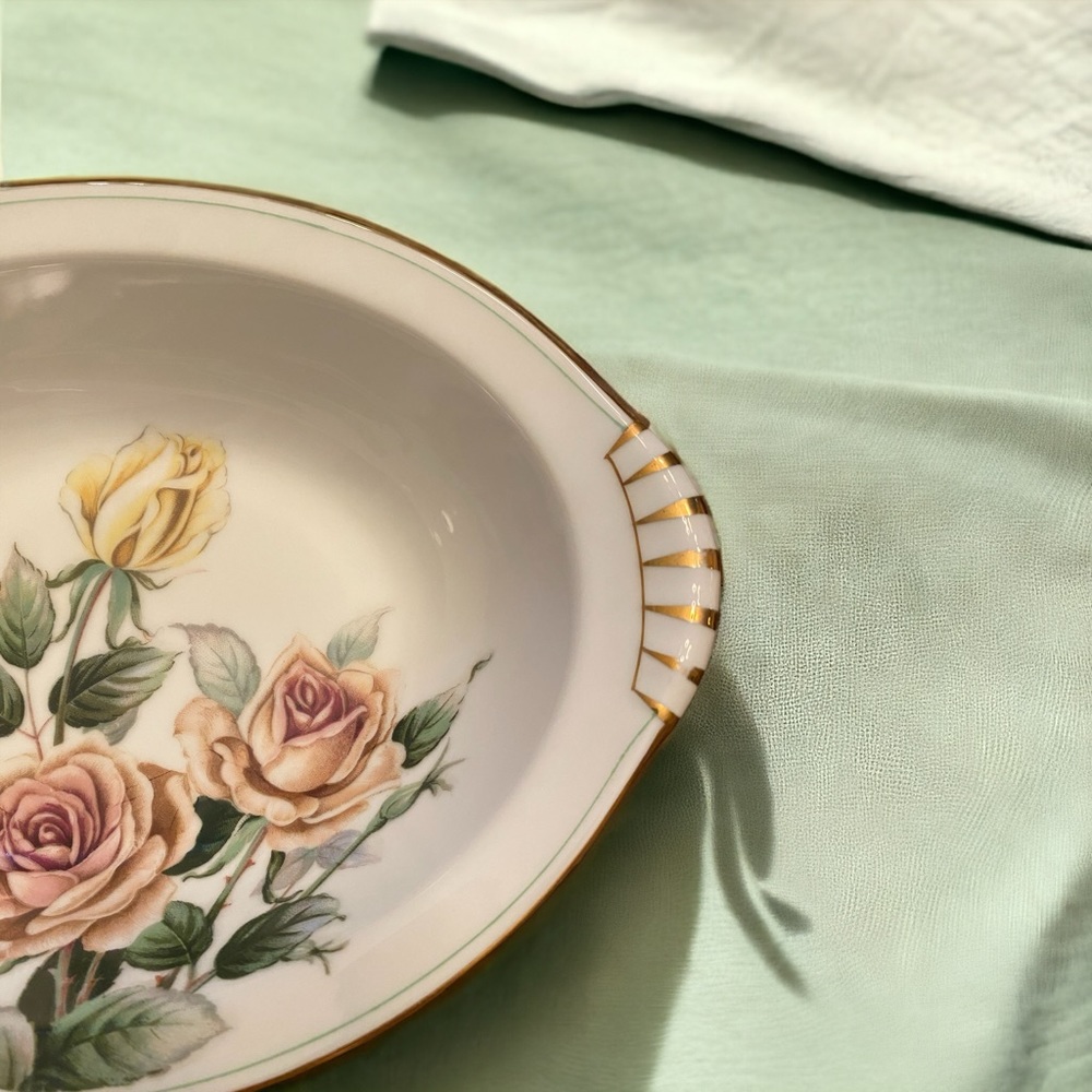 Kent China Trio Pattern Oval Serving Bowl. Mint condition.